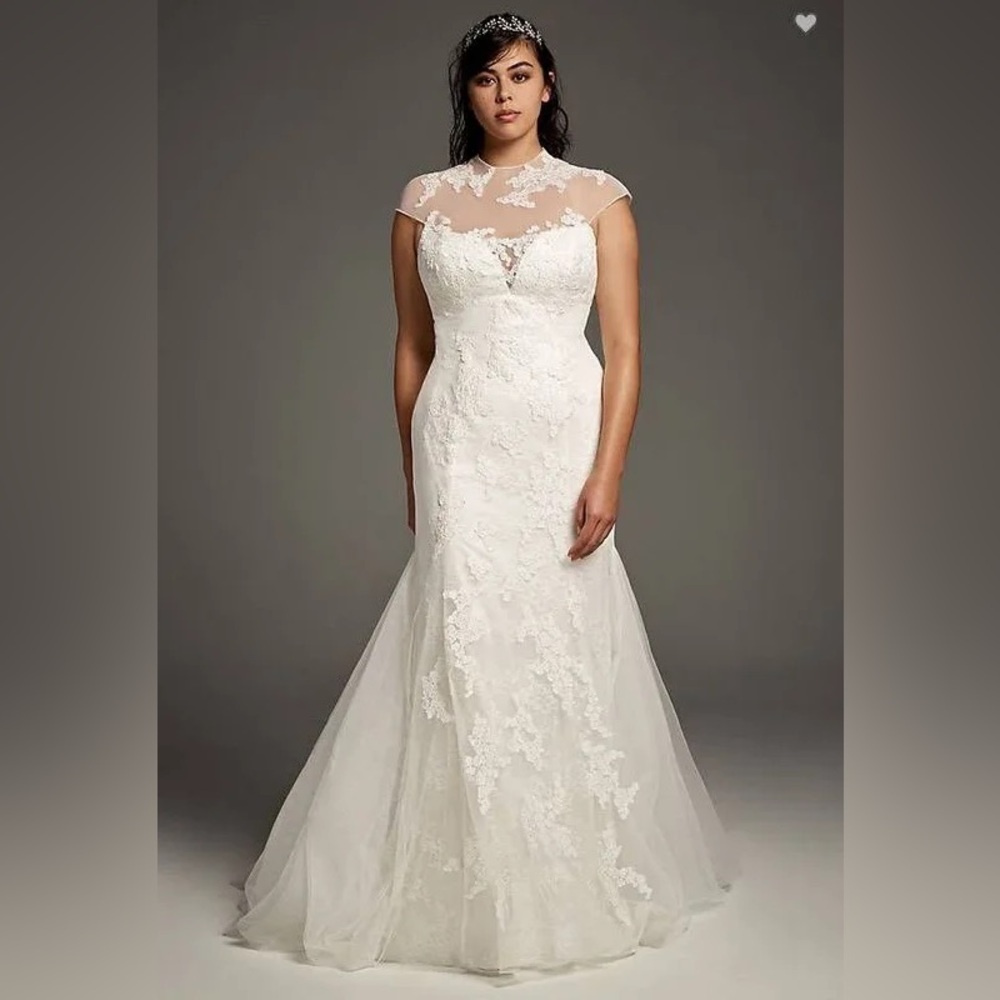 White by Vera Wang Chantilly Lace
Trumpet Wedding Dress